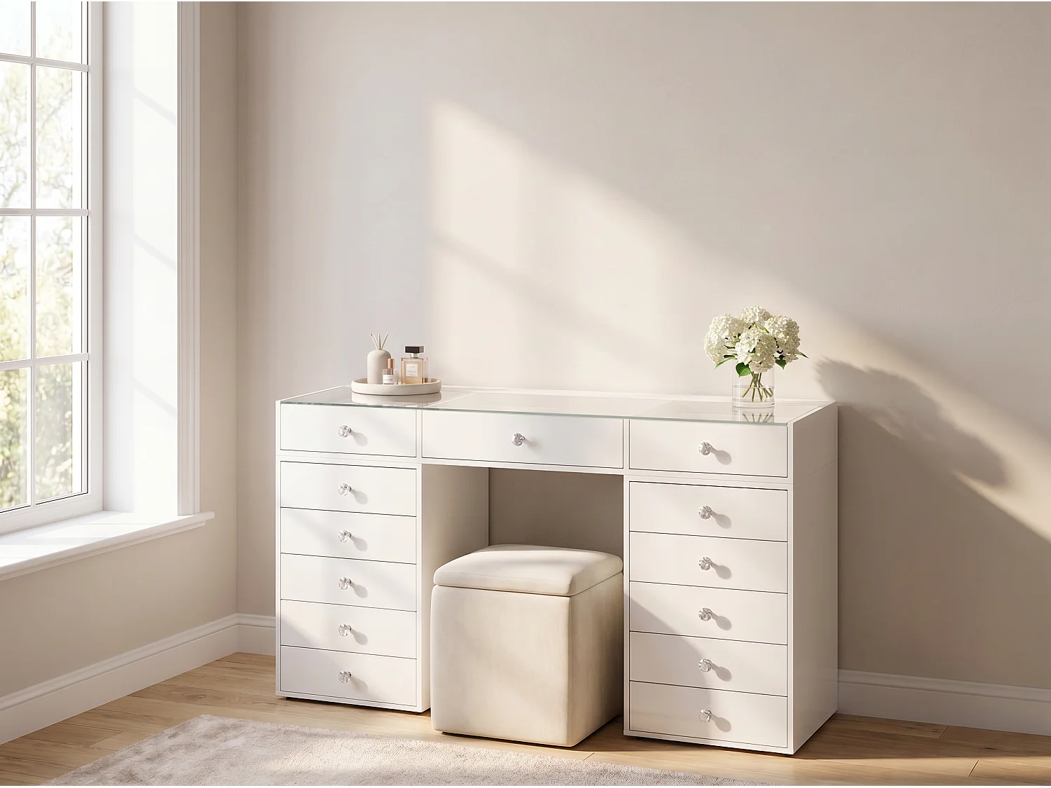 Tocador HomeLuxury - blanco brillante de 150 cm con 13 cajones.