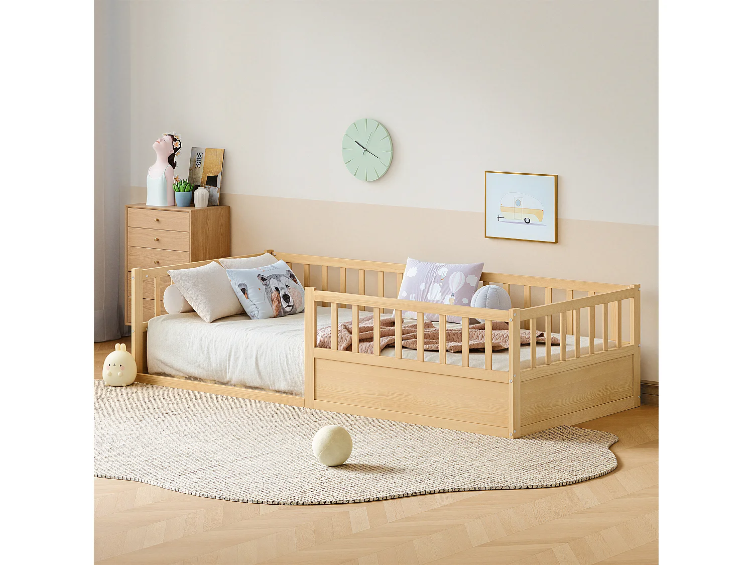 Lit enfant Montessori 90x200 cm en pin massif avec barrière anti-chute, sommier à lattes et côté ouvert - Bois Naturel