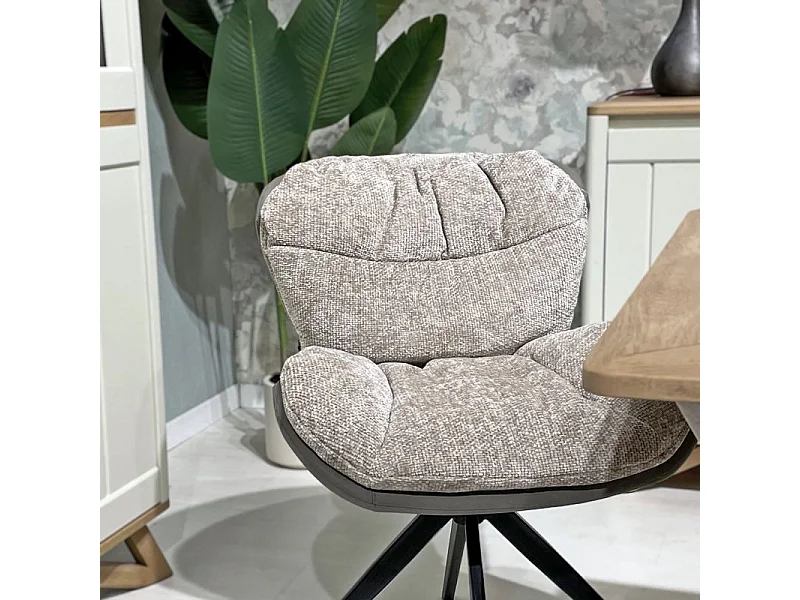 Chaise pivotante 360° tissu doux beige et pieds métal noir – CORNELIA