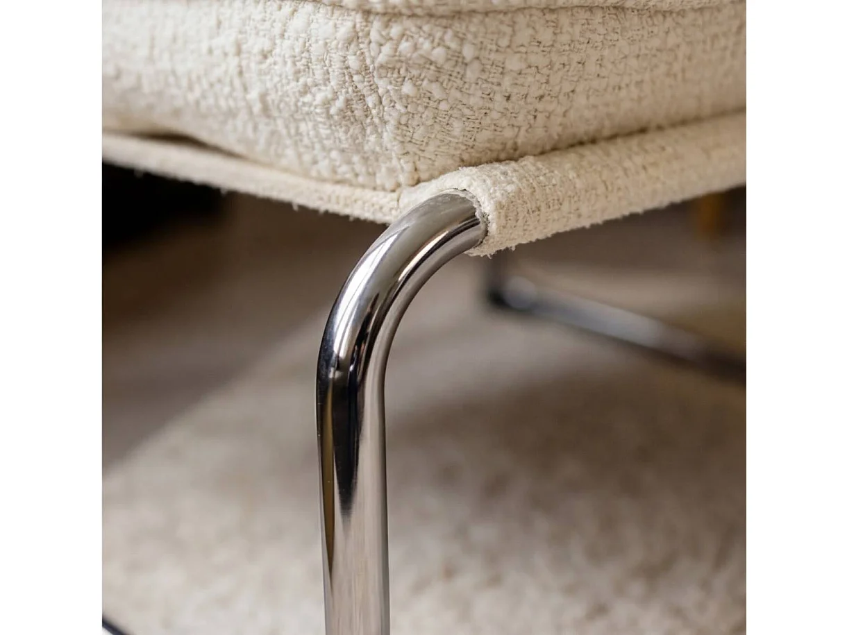 Fauteuil en tissu écru et pieds en chrome Chelsea