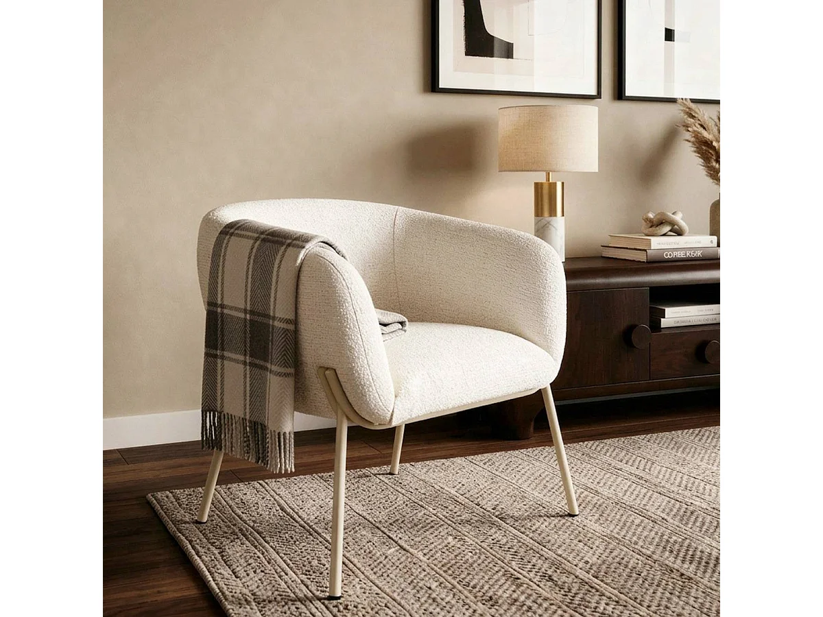 Fauteuil en tissu écru et pieds en métal Victor