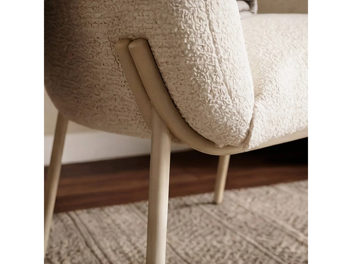 Fauteuil en tissu écru et pieds en métal Victor
