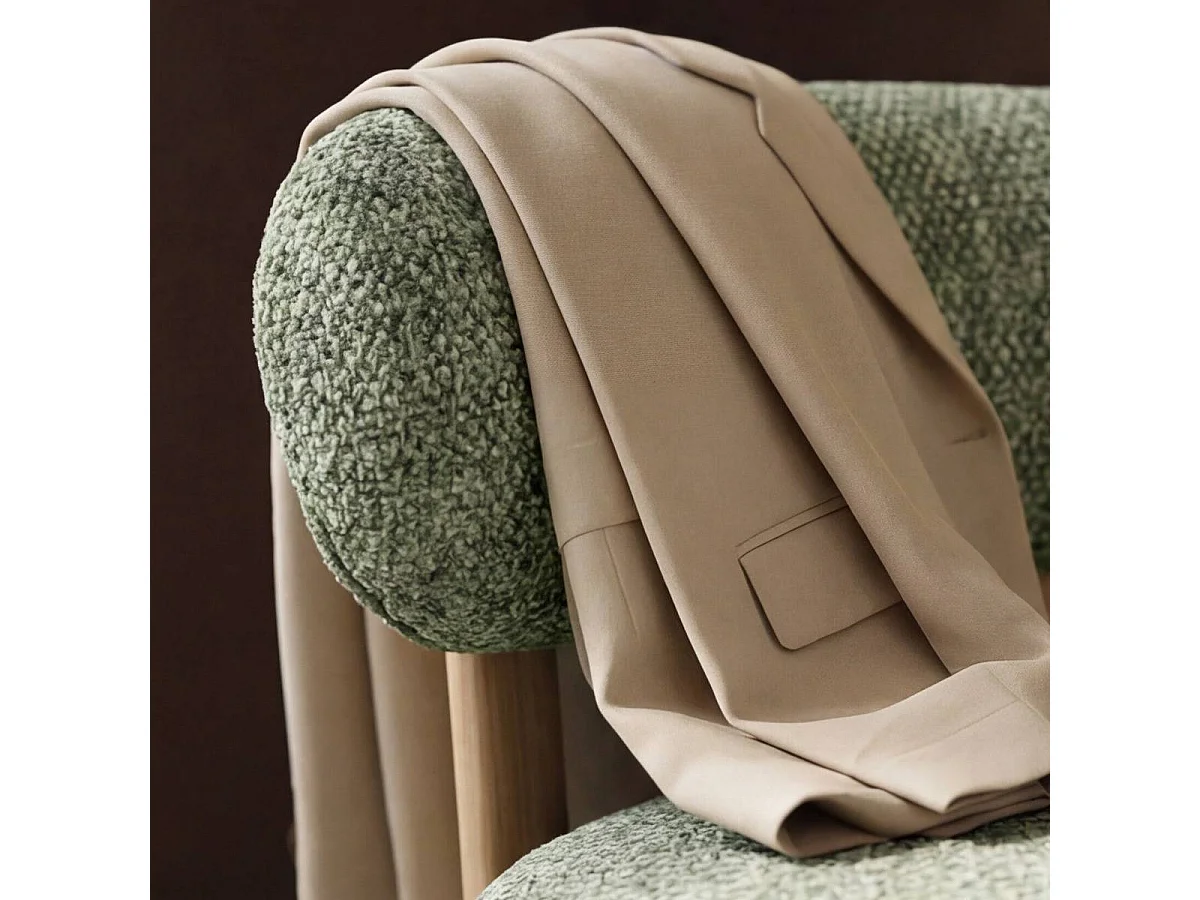 Fauteuil en tissu vert et pieds en métal effet bois Pascaline