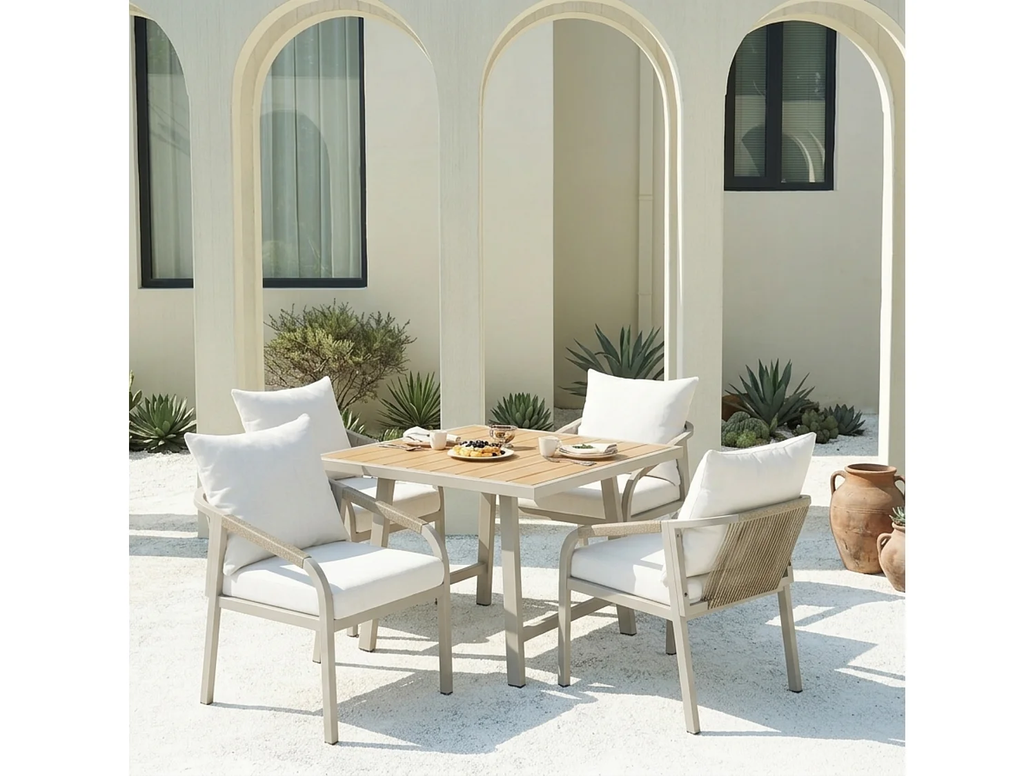Salle à Manger de Jardin 4 Places – Table + 4 Chaises – Acier Galvanisé – Bois Composite – Tressage Corde – Camel & Beige