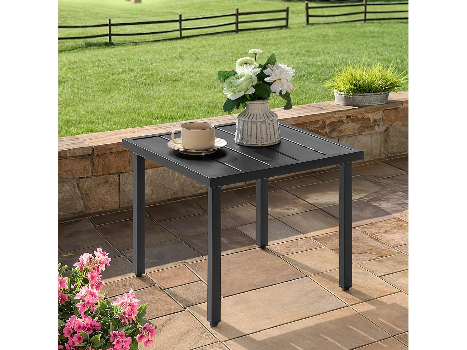 Table D’Appoint Carrée Plateau Lamelles Pieds Réglables Métal Noir