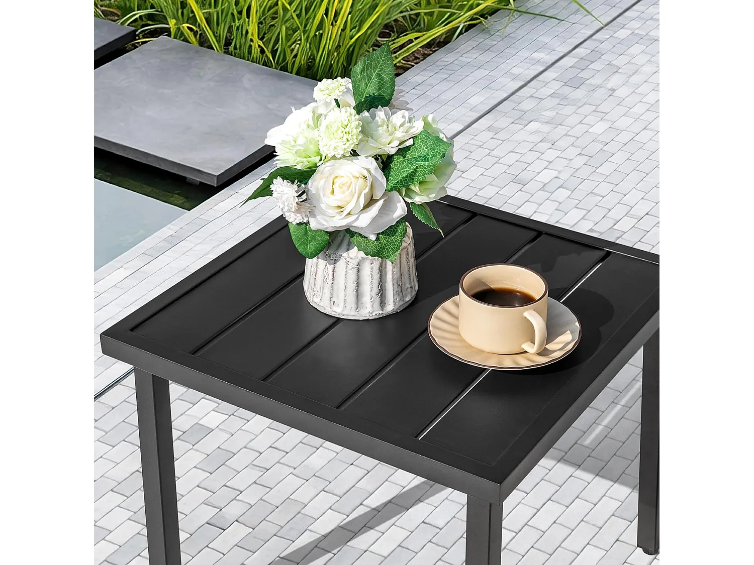 Table D’Appoint Carrée Plateau Lamelles Pieds Réglables Métal Noir