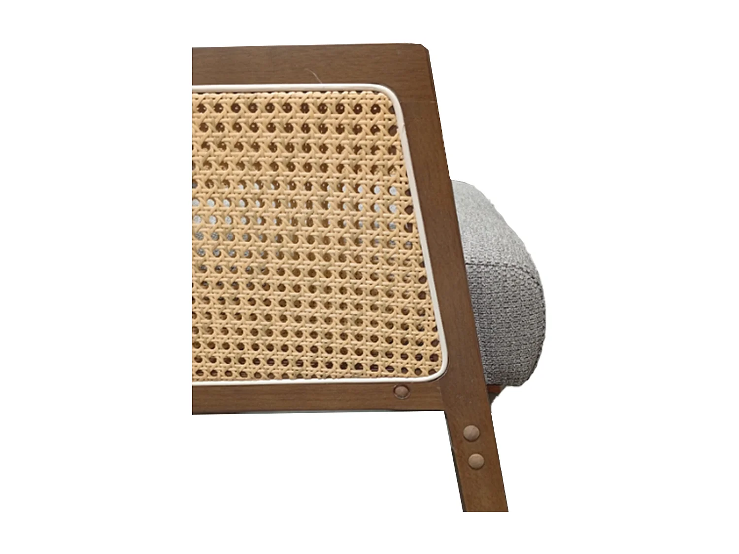 Butaca mecedora Gris de estilo boho con estructura de madera oscura y ratán Sofia