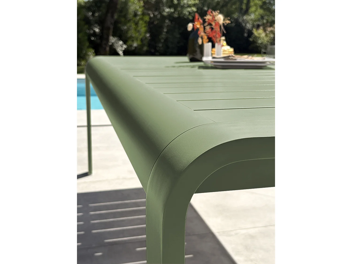 Table de jardin en aluminium coloris olive - HANOI