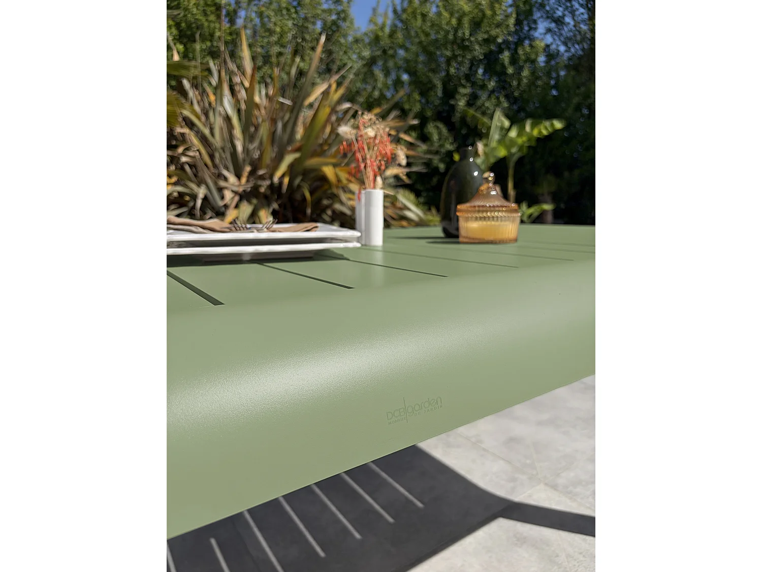 Table de jardin en aluminium coloris olive - HANOI