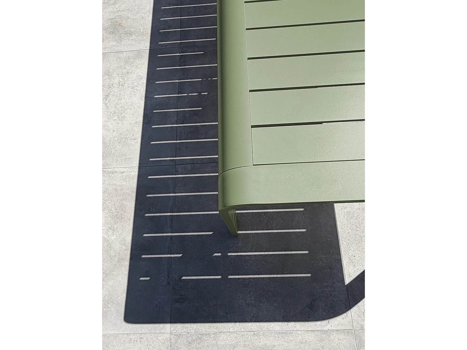 Table de jardin en aluminium coloris olive - HANOI