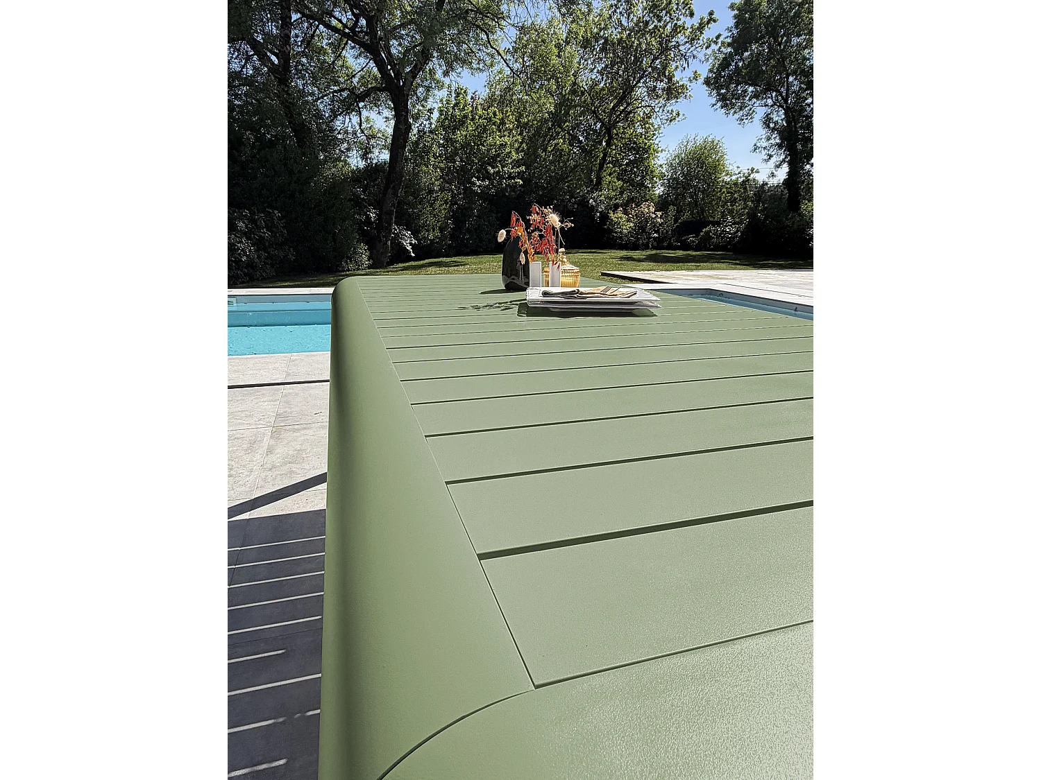 Table de jardin en aluminium coloris olive - HANOI