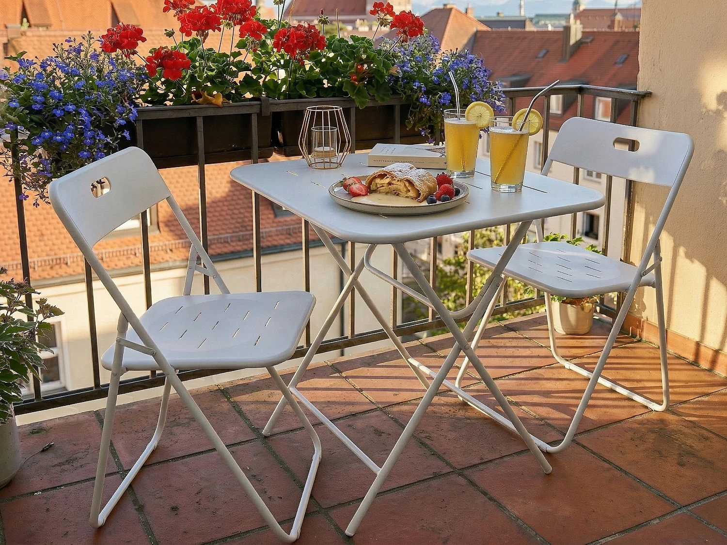 Set 3 pièces pliable : 2 chaises + 1 table, gain de place, confortable pour balcon, terrasse ou jardin – Brise d'Été