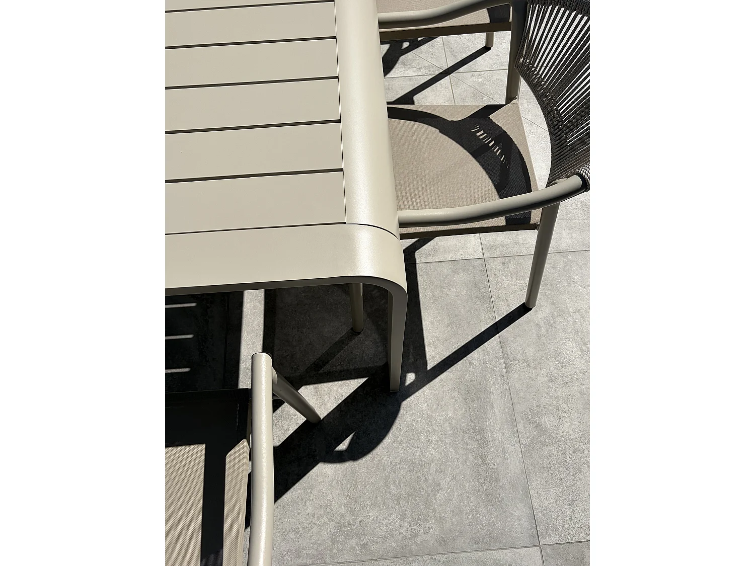 Ensemble repas de jardin en aluminium 8 places coloris grège - HANOI