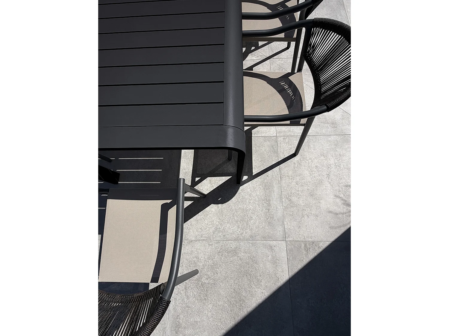 8-sitzige Garten-Essgruppe aus anthrazitfarbenem Aluminium