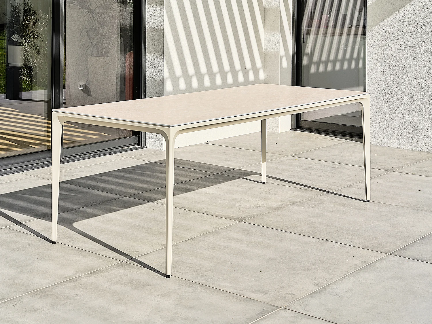 Table de jardin 8 places en Céramique sur verre - Grège - TIGUA