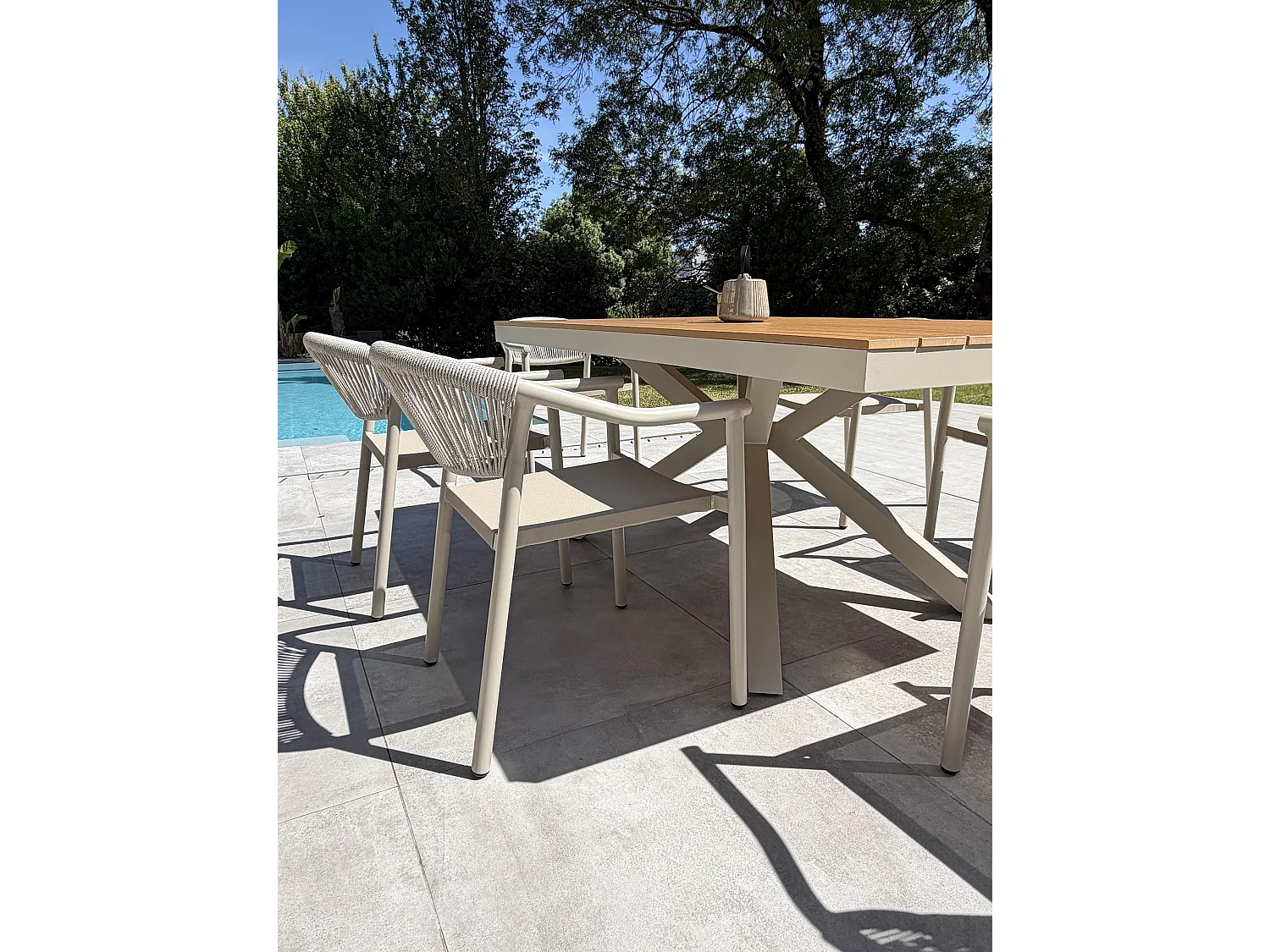6-sitzige Garten-Essgruppe aus Aluminium – Greige
