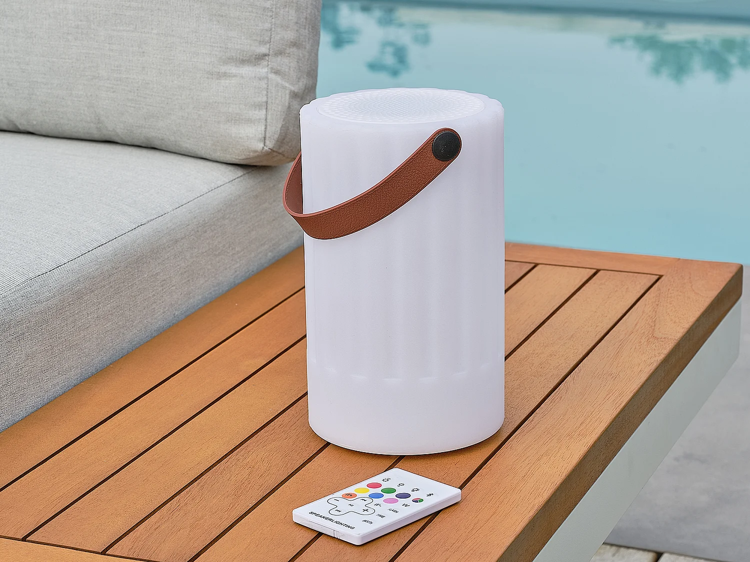 Luminária com altifalante Bluetooth sem fios e alça de couro.