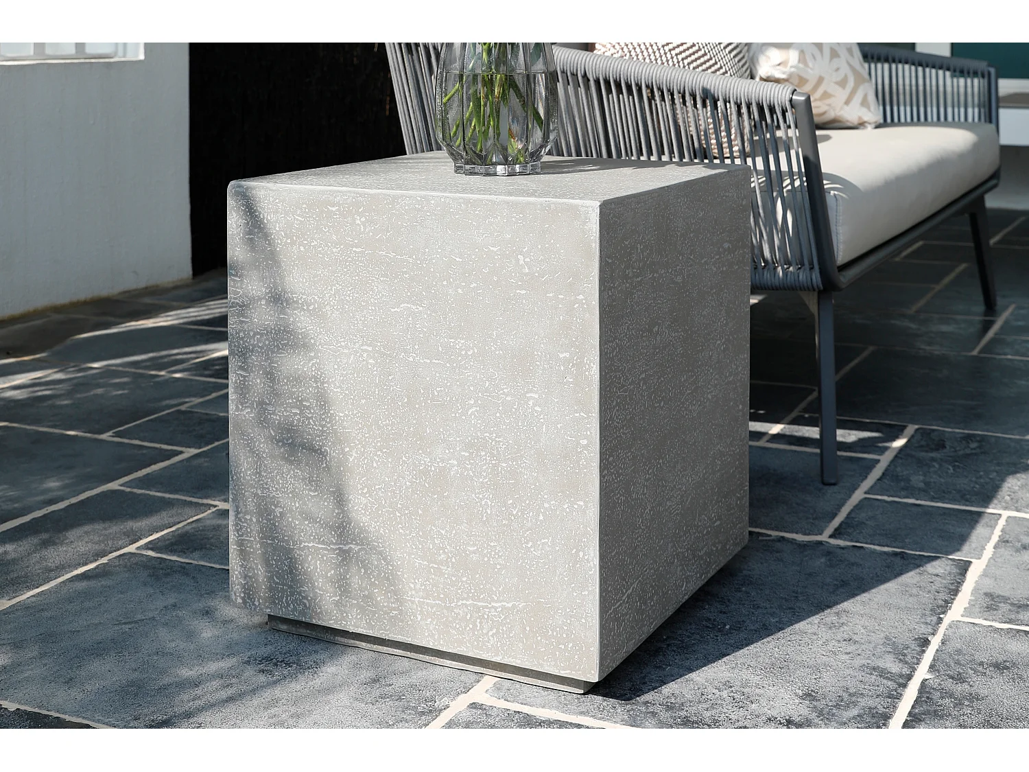 Table d'appoint TEVERE en béton fibré 45x45x51 cm
