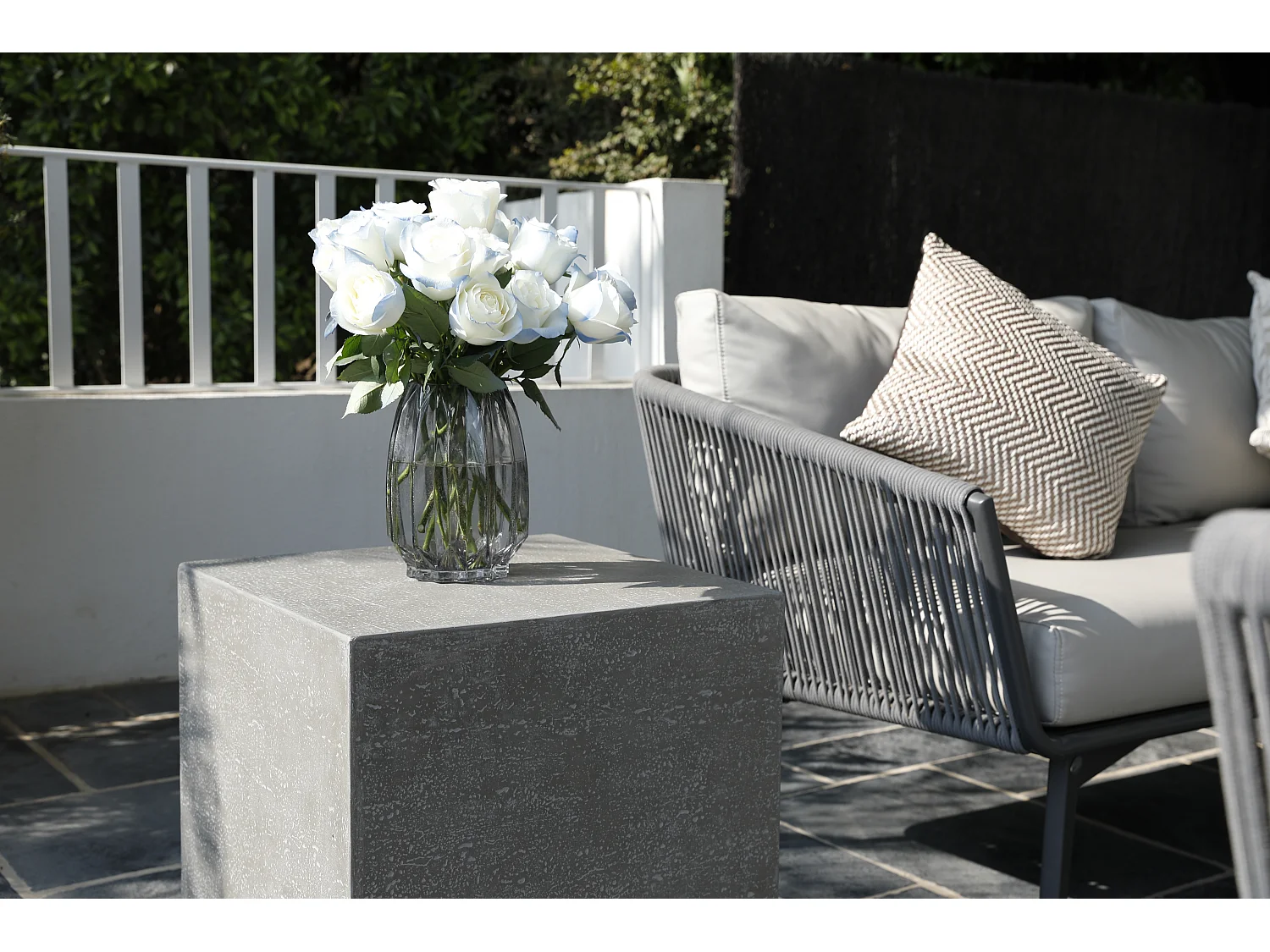 Table d'appoint TEVERE en béton fibré 45x45x51 cm
