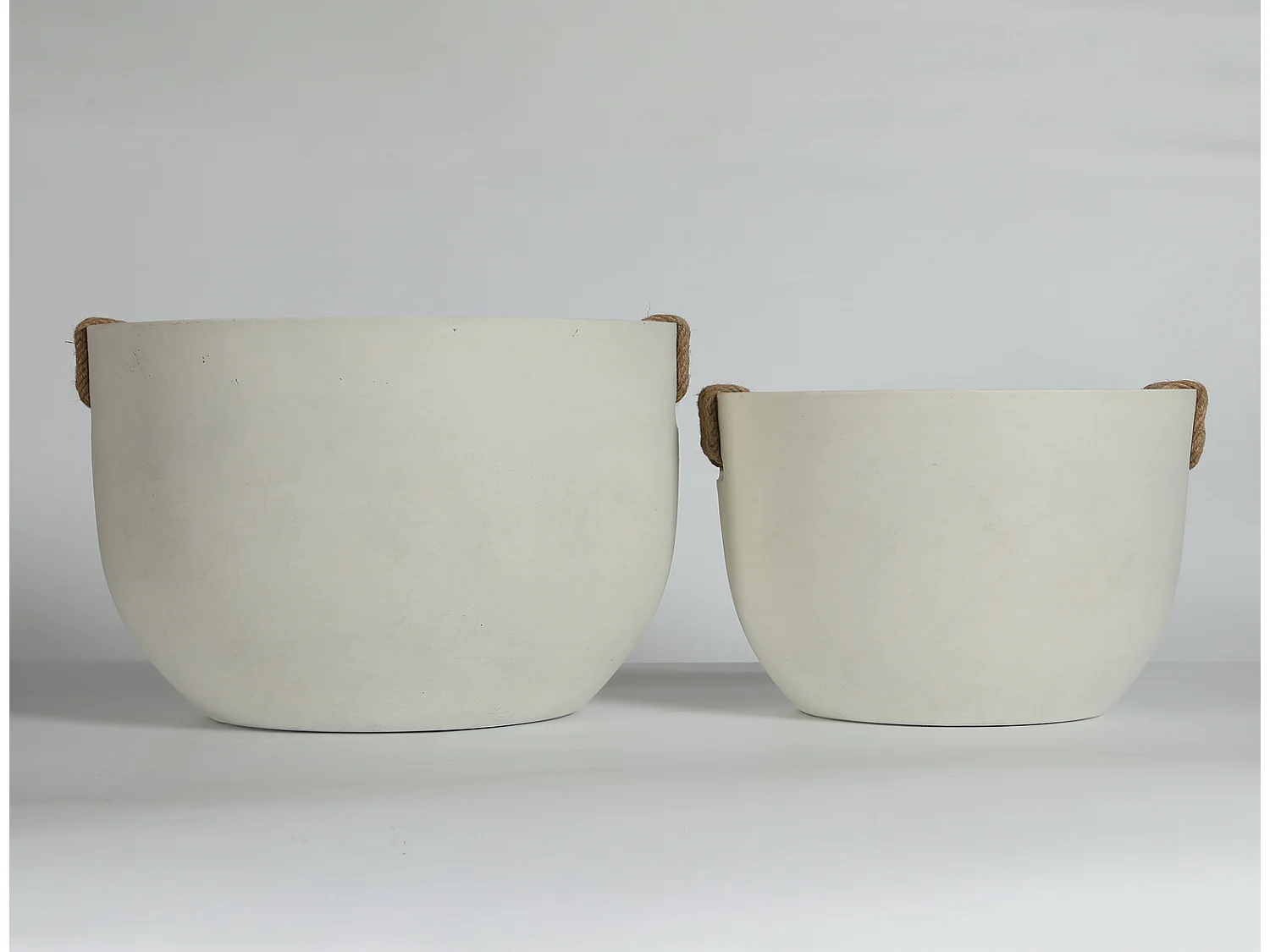 Beton Pflanzkübel 2er Set rund off white 37 x 33 cm & 46 x 40 cm handgefertigt mit Ablaufloch für innen und außen