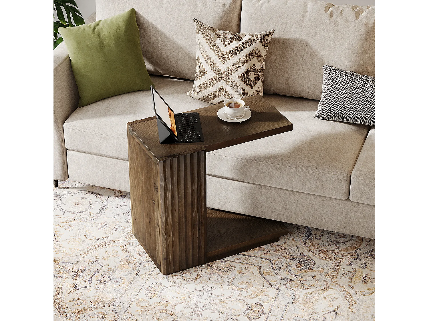 Table d'appoint en bois massif, table de chevet étroite en forme de C avec panneaux cannelés et étagère de rangement
