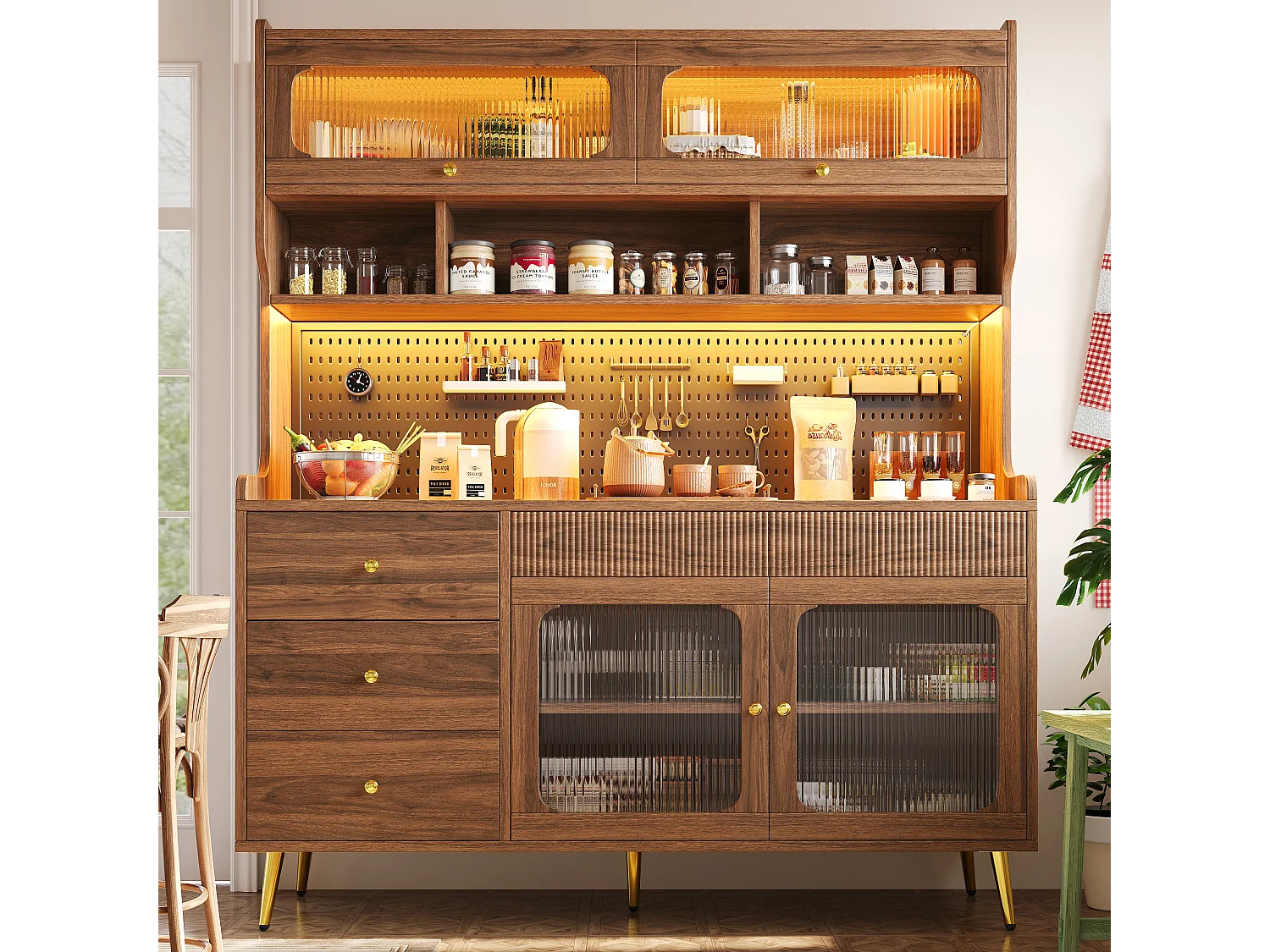 Slim keukendressoir - hoge kast in walnoot met LED, klepdeuren, glas en geperforeerd paneel - retrostijl