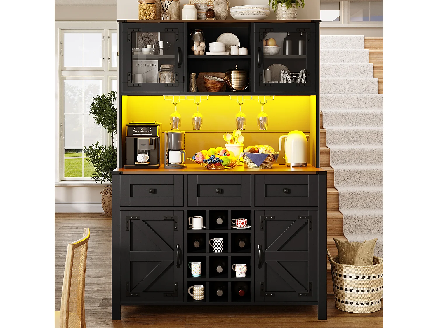 Mobile da cucina in stile buffet con porte USB - Mobile alto con illuminazione a LED, portabicchiere, 4 ante e 3 cassetti - Nero