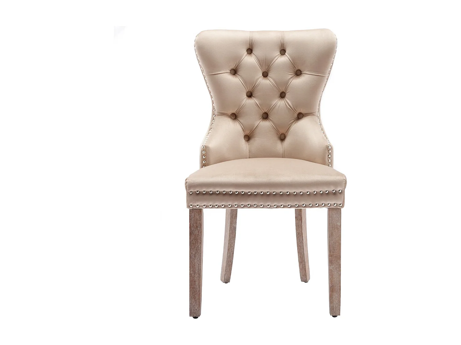 Lot de 2 chaises de salle à manger en velours beige capitonné, clous décoratifs, pieds bois patinés, style classique