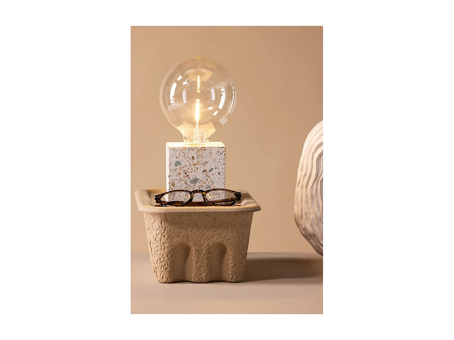 Rilche verlichting tafellamp 9x9x9cm grijs.
