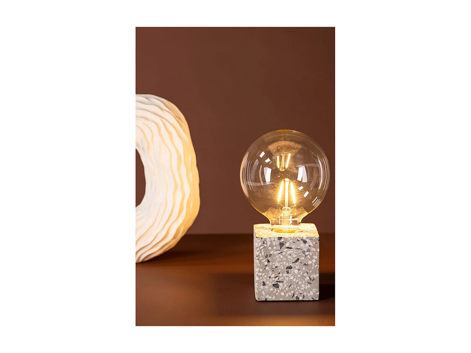 Rilche verlichting tafellamp 9x9x9cm wit.