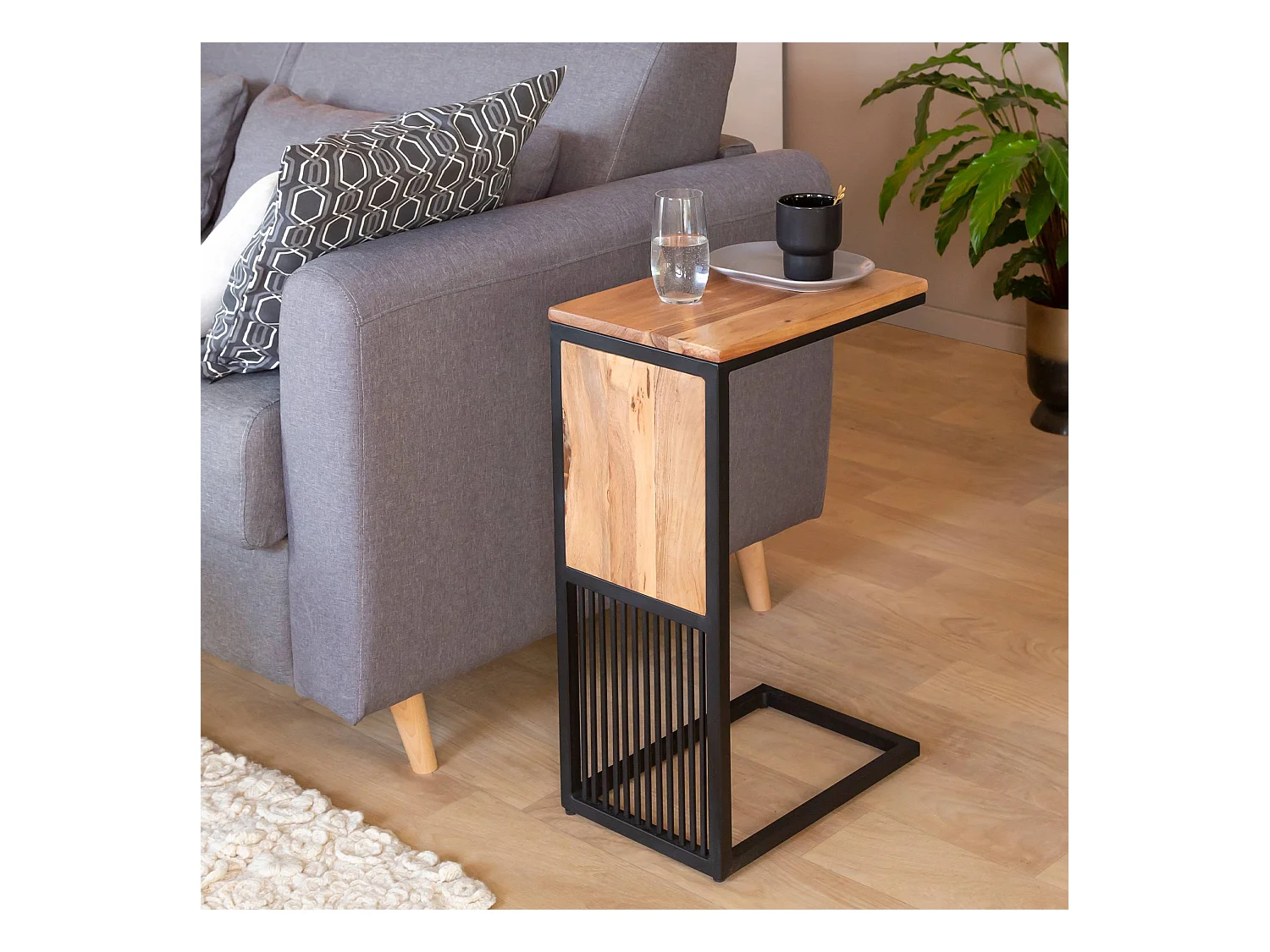 Bout de canapé en bois d'acacia et métal Mattia