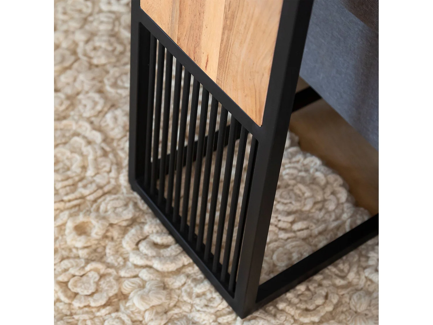 Mesa auxiliar industrial de madera de acacia y metal Mattia