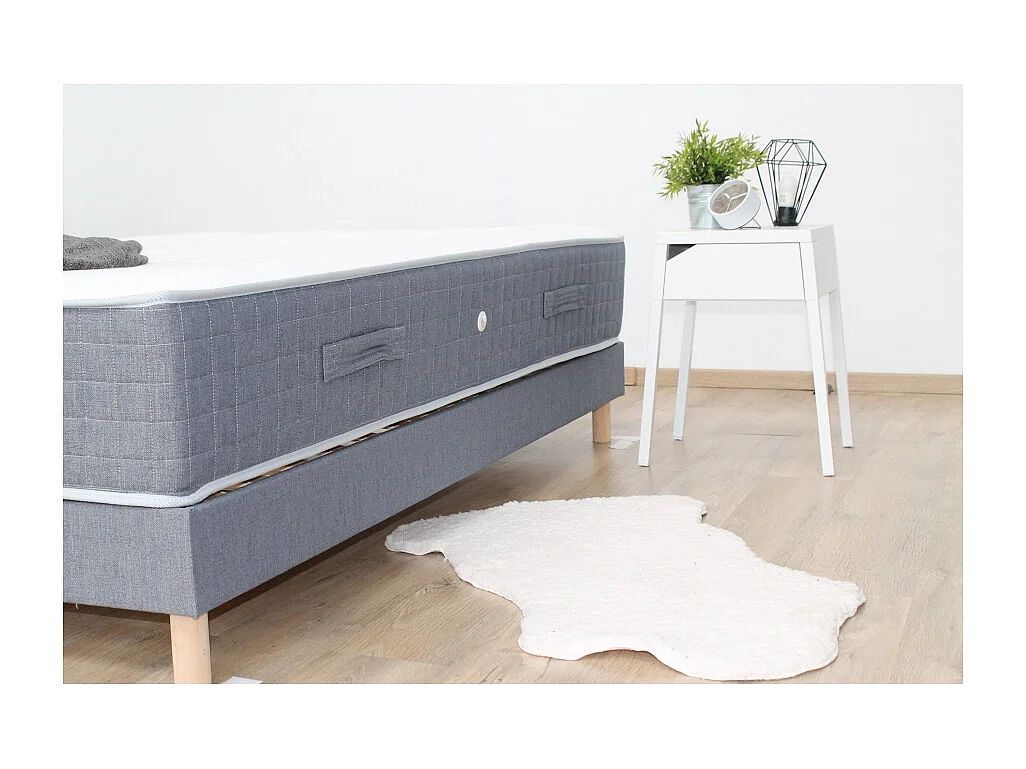 Sommier tapissier à lattes bleu denim made in France Dimensions - 140 x 190 cm