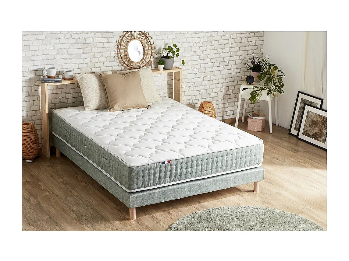 Sommier tapissier à lattes vert celadon made in France Dimensions - 140 x 190 cm