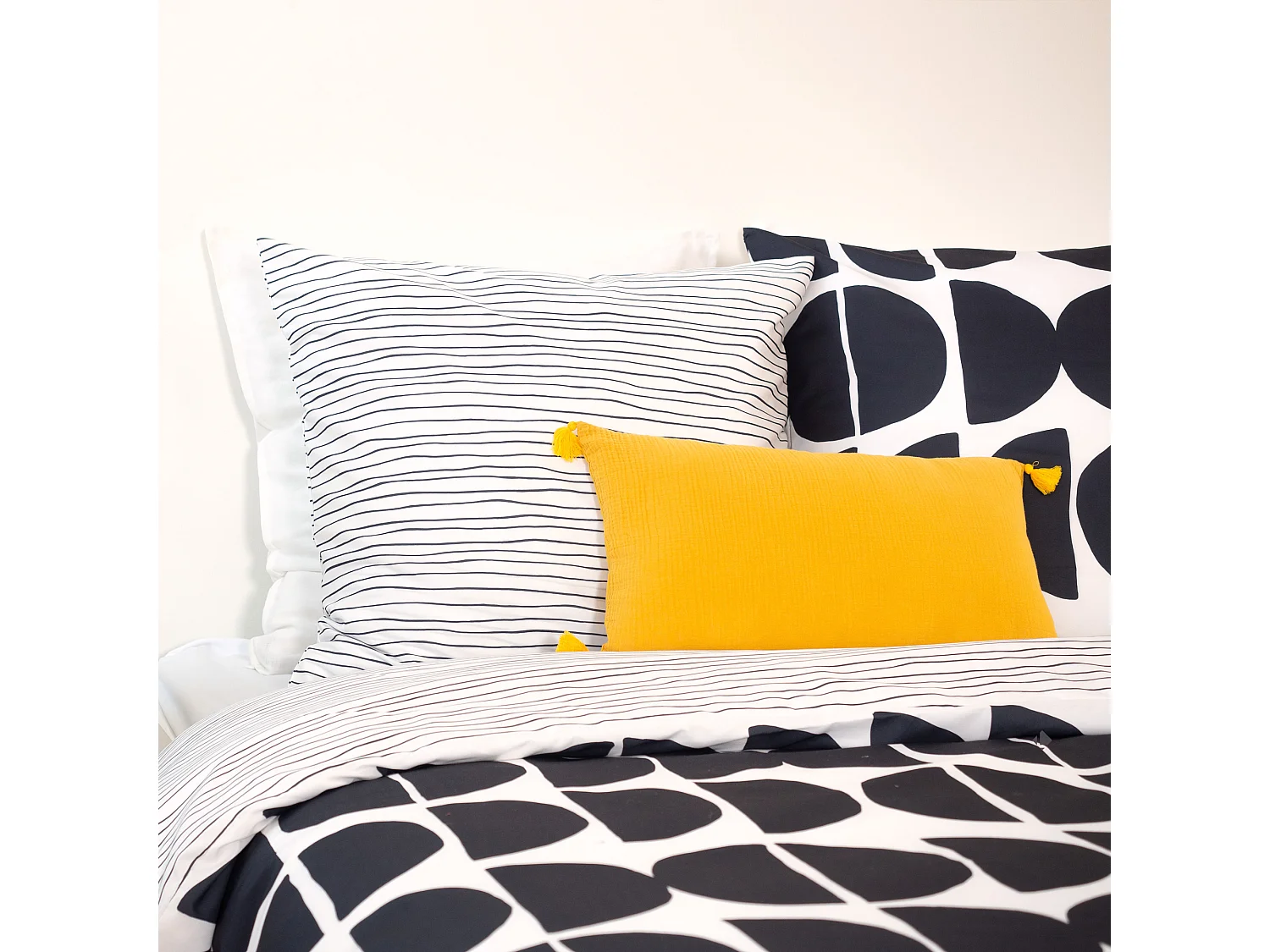 Parure de lit 260x240 cm microfibre AVA Noir 3 pièces