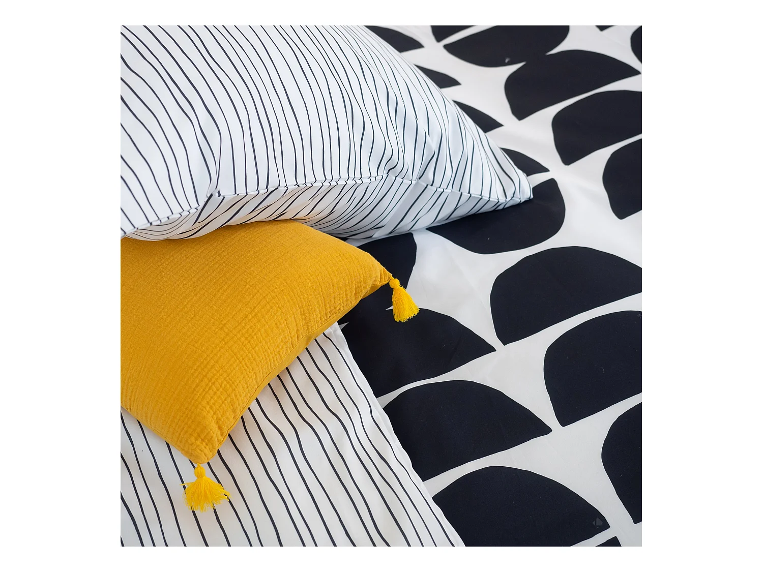 Parure de lit 260x240 cm microfibre AVA Noir 3 pièces