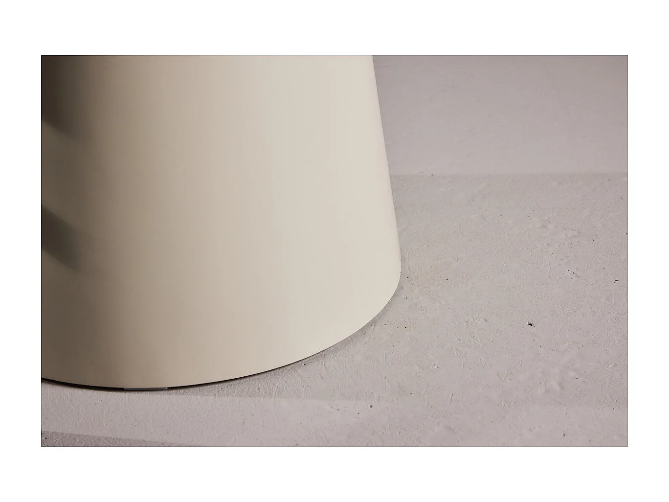 Table à Manger Design "Lanzi" 80cm Beige