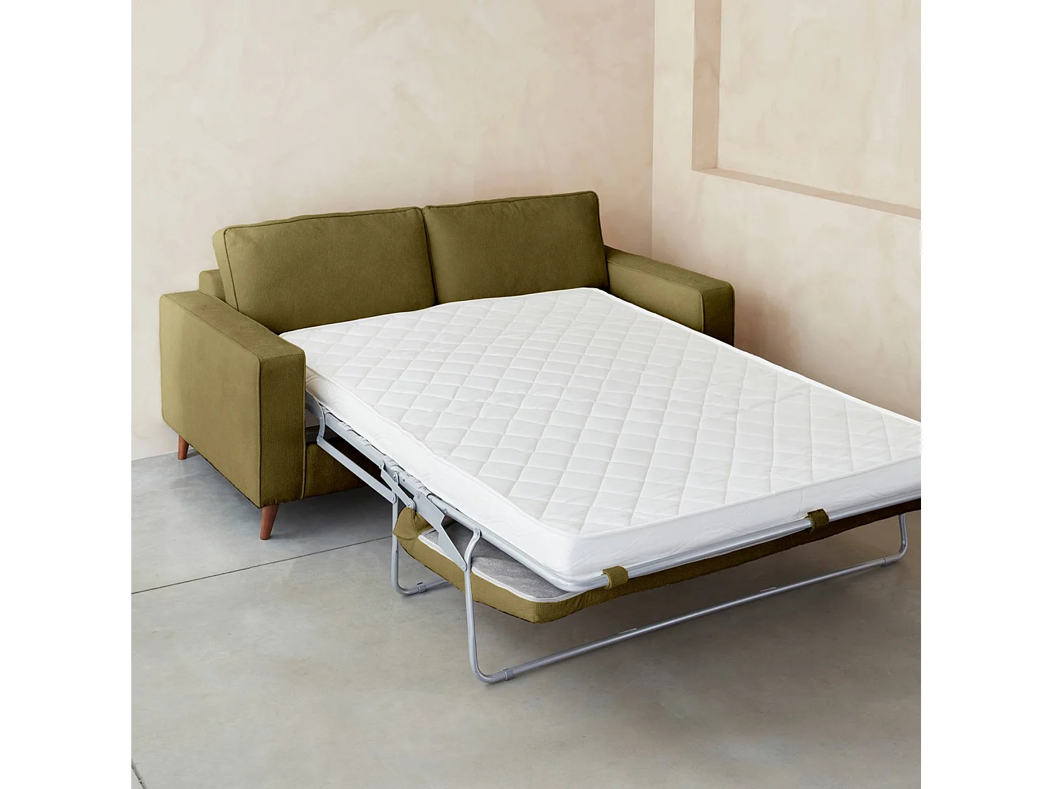 Canapé lit 3 places vert olive avec matelas 12cm d'épaisseur. fabriqué en France