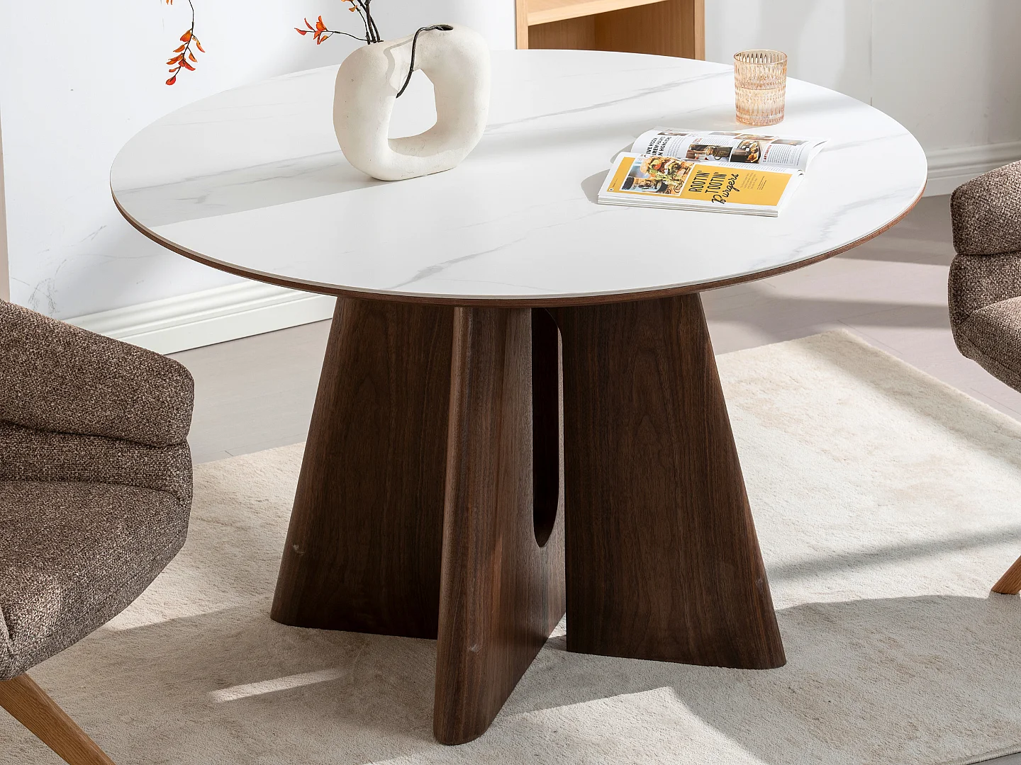 Mesa de comedor Diana - Madera natural efecto nogal con tablero de cerámica acabado mármol blanco 120 cm - Homeluxury