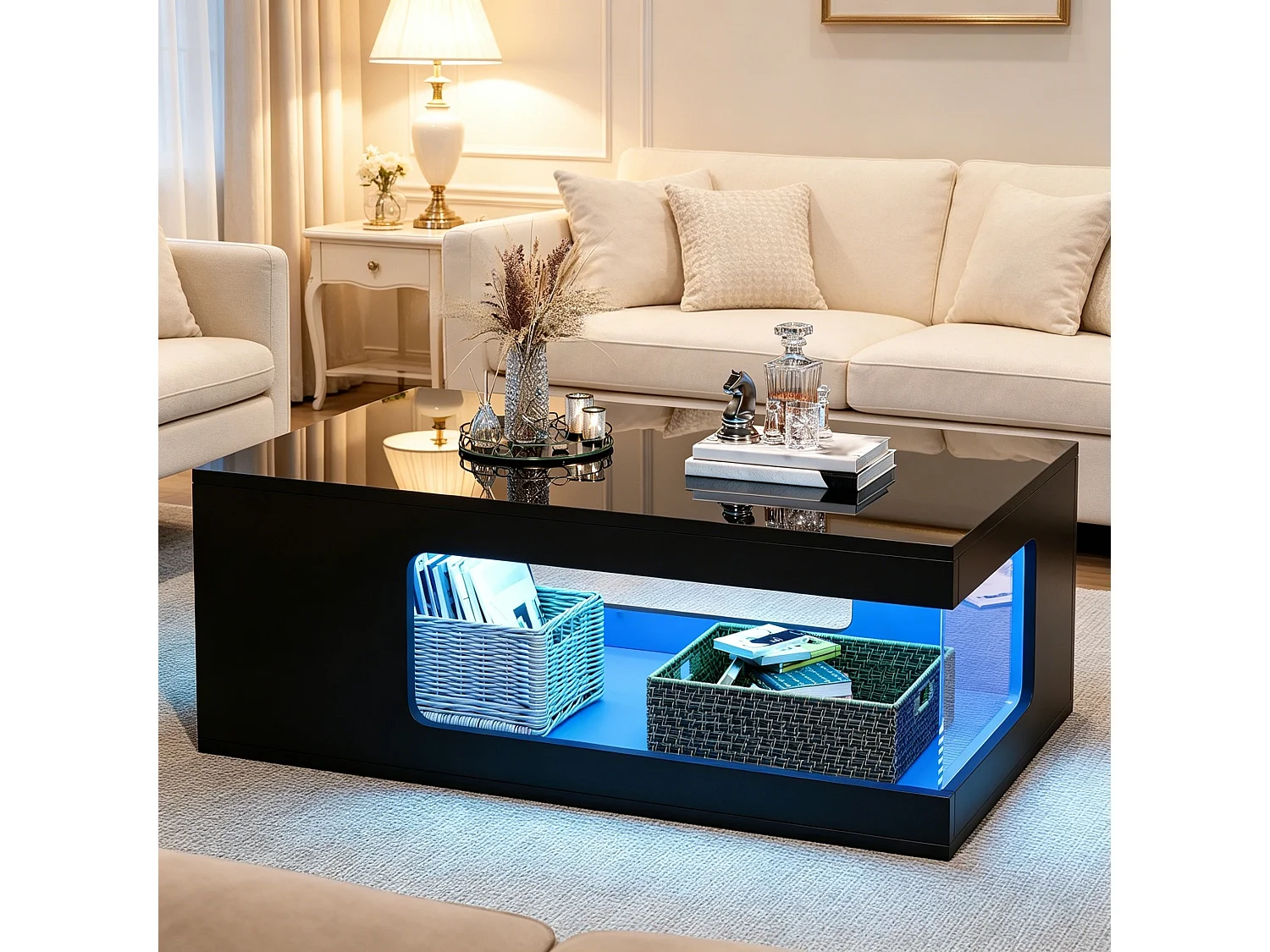 Hochglänzender Couchtisch fürs Wohnzimmer – 100 x 50 x 35 cm – mit Ablagen aus gehärtetem Glas und LED-Beleuchtung – Spanplatte – schwarz
