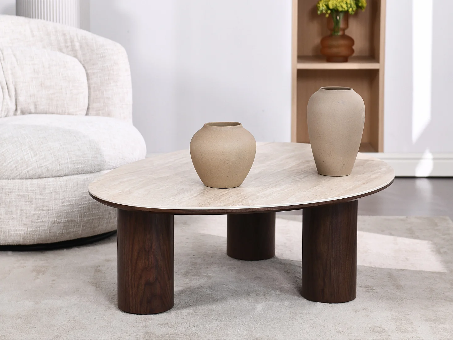 Table basse Dona - Bois naturel avec plateau en céramique finition travertin 110 cm - Homeluxury