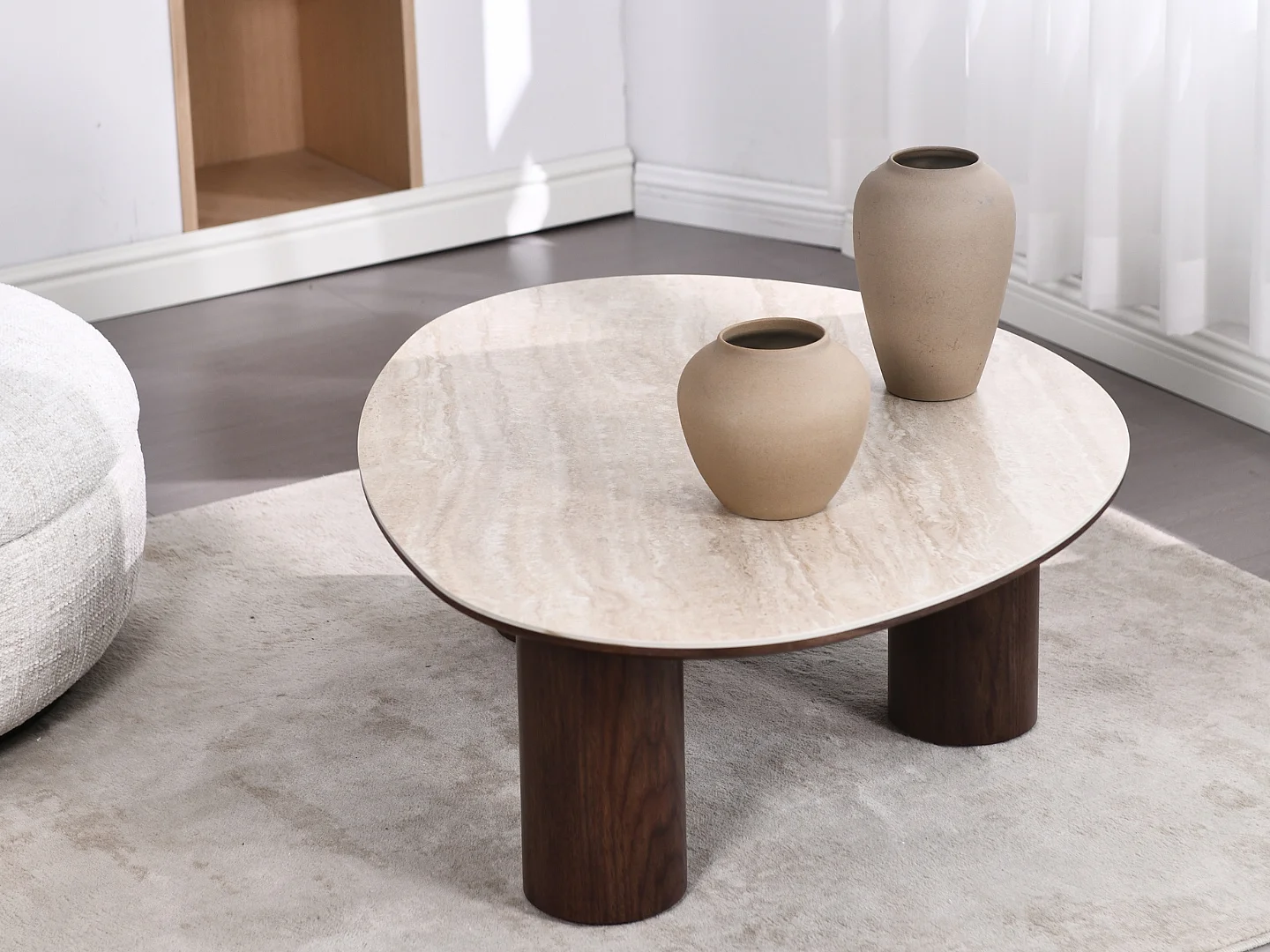 Table basse Dona - Bois naturel avec plateau en céramique finition travertin 110 cm - Homeluxury