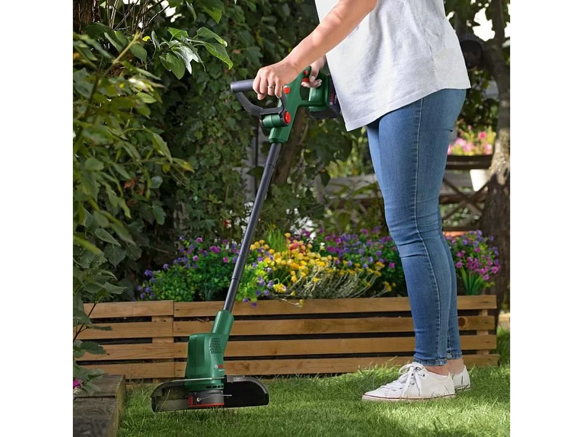 Bosch Pack 18V EasyMower + EasyGrassCut + Batteria + Caricabatterie - Set per la Manutenzione del Prato