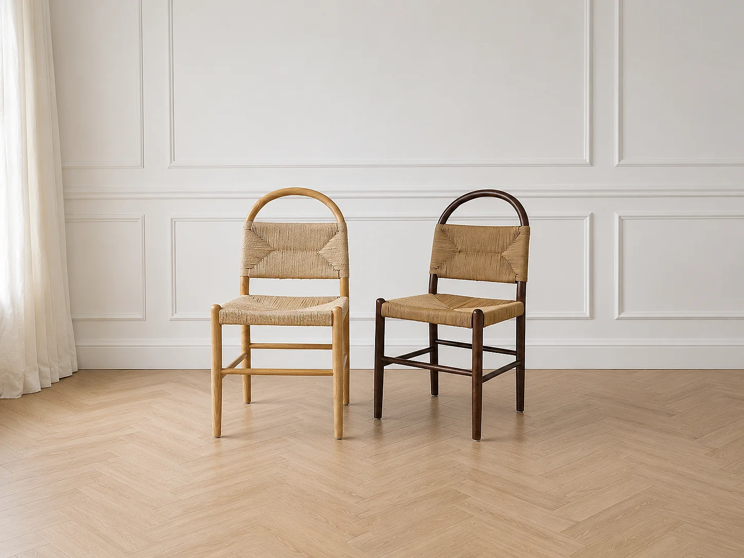 Lot de 4 chaises en bois de frêne couleur noyer avec assise tressée