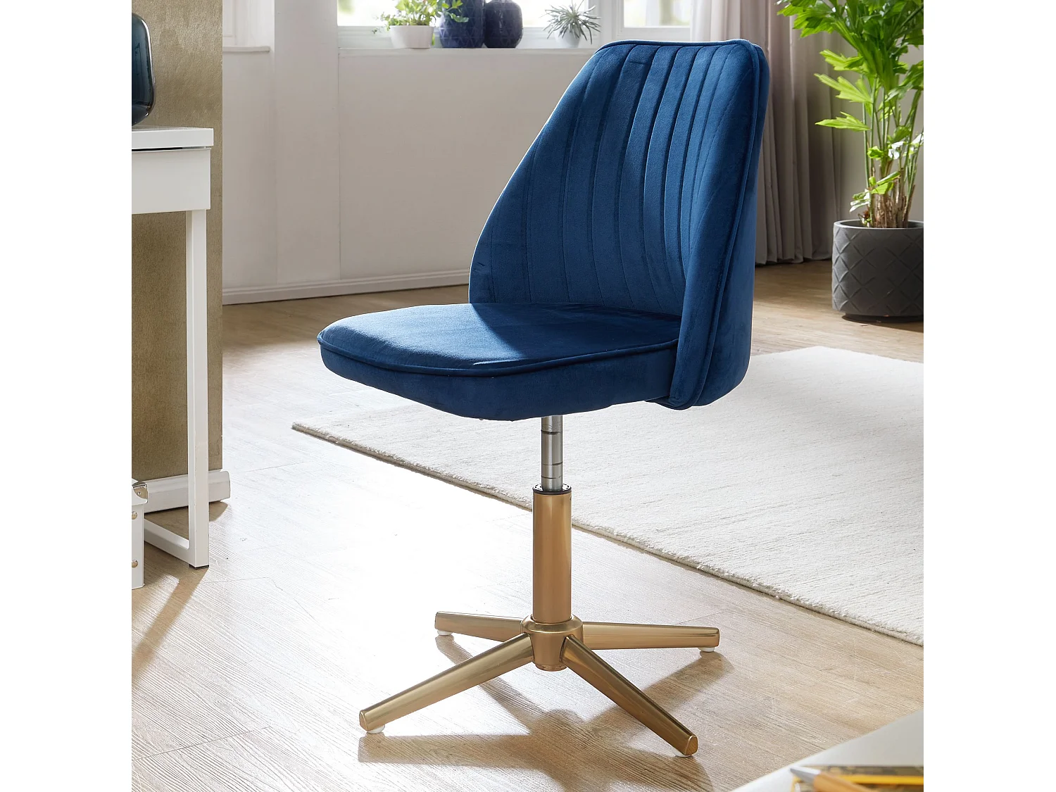 bureaustoel donkerblauw velvet design draaifauteuil met