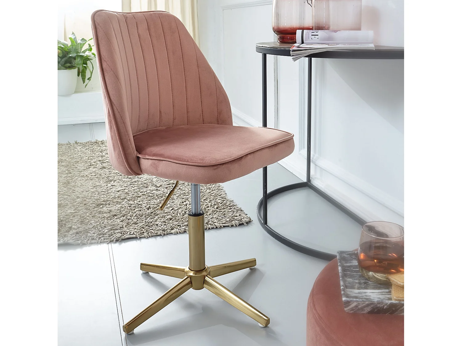 Chaise de bureau en velours rose, design pivotant avec