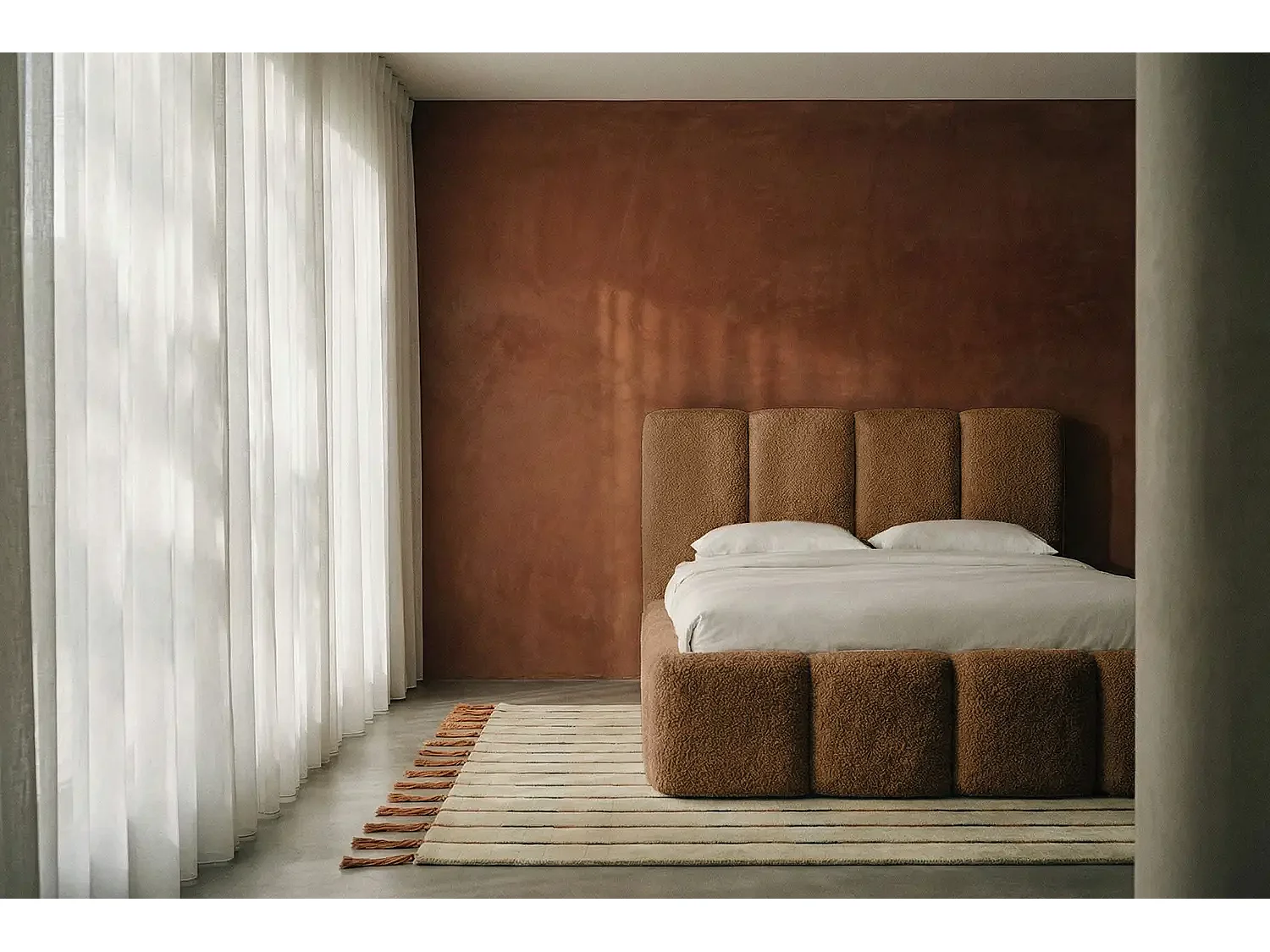 MNUUO Polsterbett MIOA mit Bettkasten Kastanienbraun 160 x 200 cm Hebbarer Holz-Lattenrost