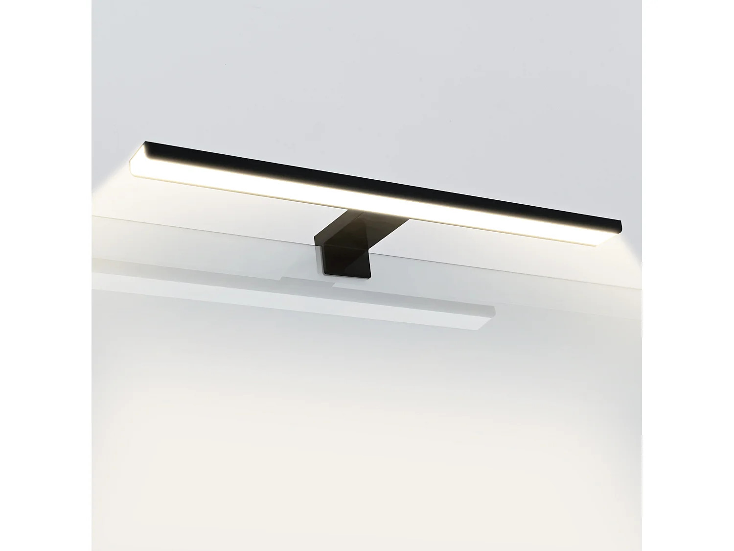EMKE Lampe murale LED salle de bain noir, éclairage miroir 40 × 15 cm, lumière froide 6000 K, installation multiple