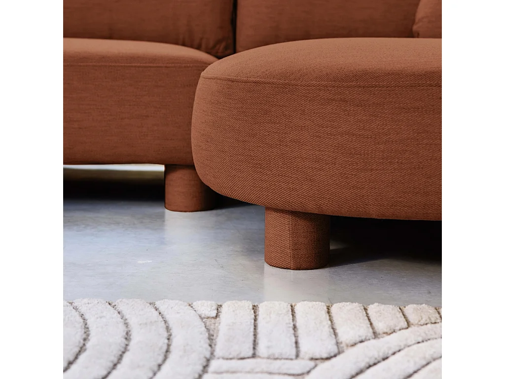 Canapé d'angle droite 3 places tissu terracotta. pieds ronds L 231 x P 160 / 88 cm - Zenio