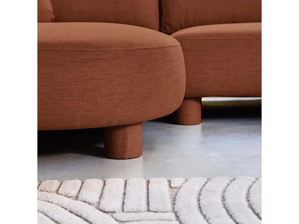 Canapé d'angle gauche 3 places tissu terracotta. pieds ronds L 231 x P 160 / 88 cm - Zenio